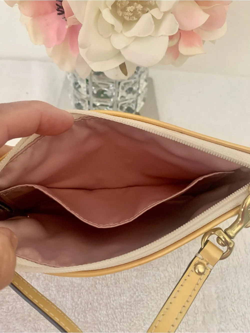 RARE Coach Raffia Floral Appliqué  Wristlet - Cream and Gold “LIMITED EDITION”